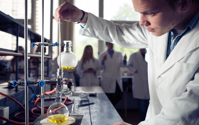 Ecolab Gears Up to Report Q3 Results: How to Play the Stock?