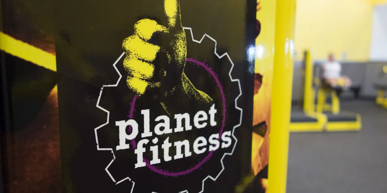 Planet Fitness can ‘thrive’ during high inflation and a recession, but stock drops as revenue misses