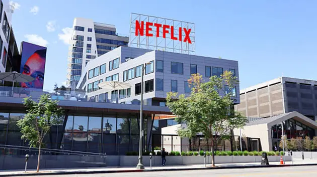 Netflix continues its live sports push with the MLB Field of Dreams game tonight