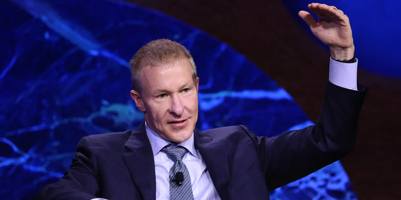 United CEO defends merger dreams despite pushback from American Airlines