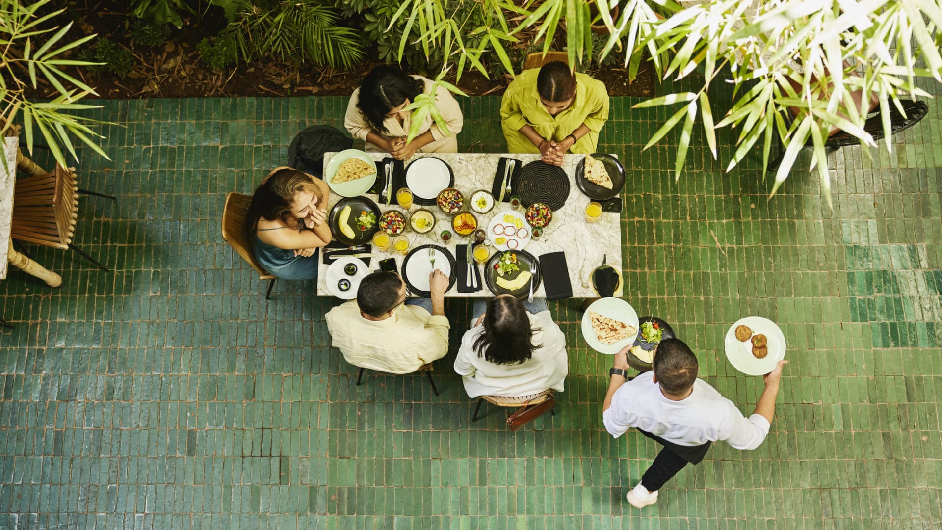 Restaurant reservation wars heat up as DoorDash enters the arena with Resy, OpenTable