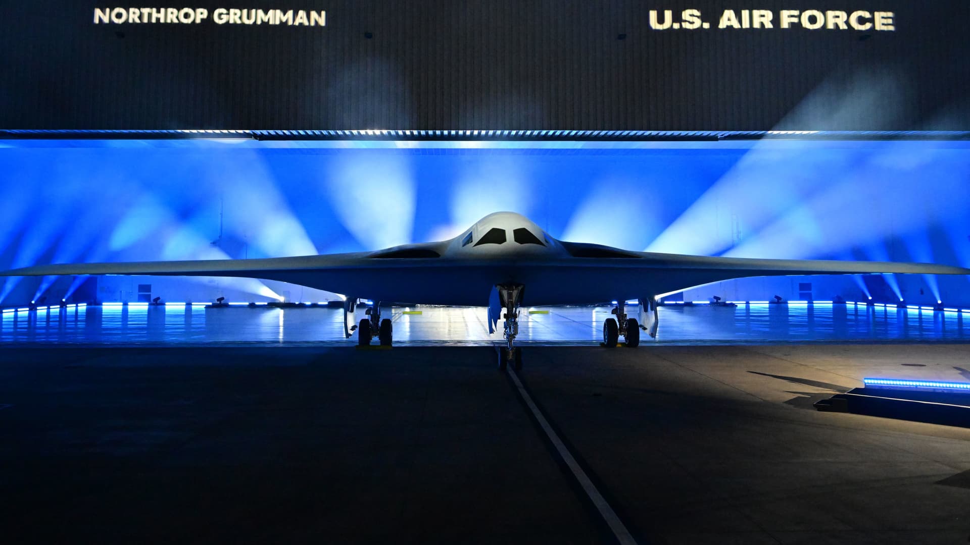 Pentagon debuts its new stealth bomber, the B-21 Raider - CNBC