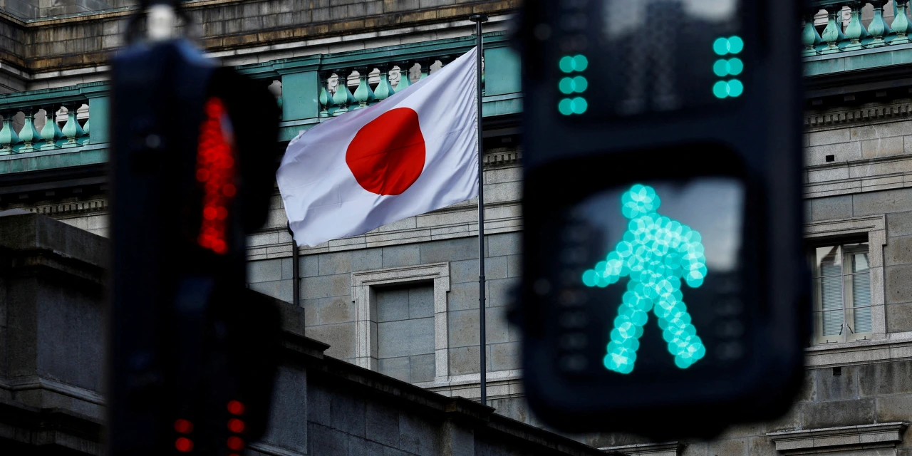 Yen Climbs to Six-Month High as Rate Outlooks Shift