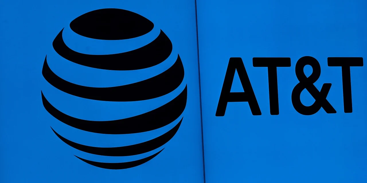 AT&T’s stock looks like the smartest bet in the wireless sector, analyst says