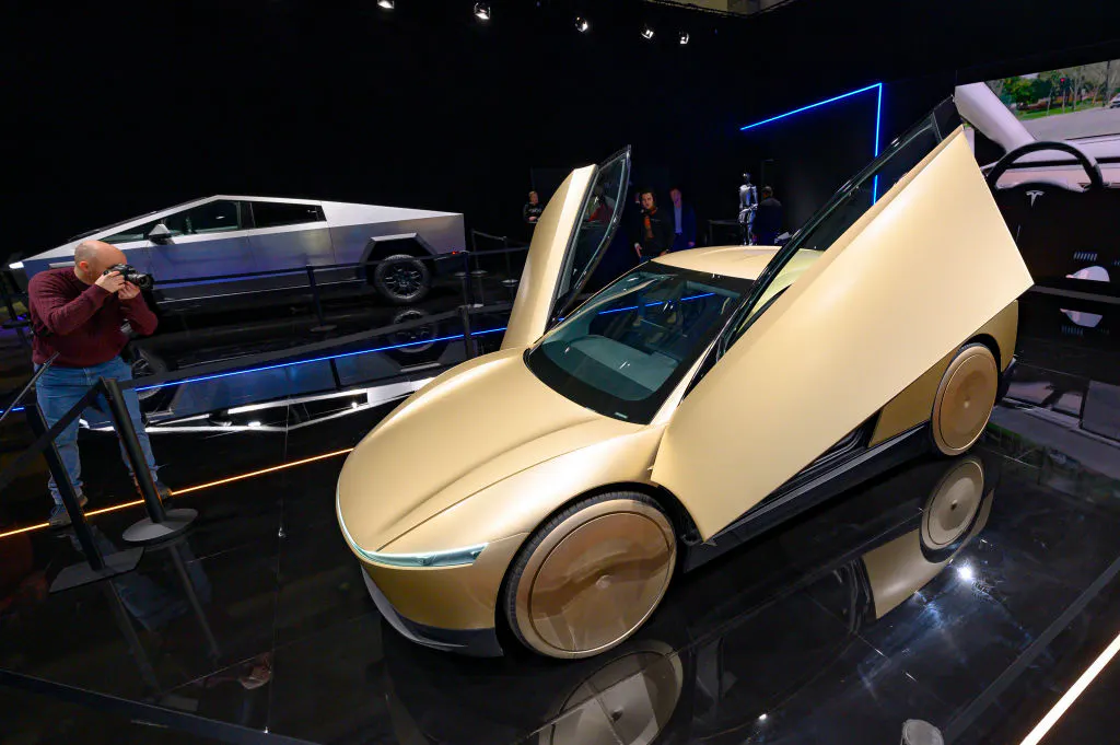Human safety monitor had to intervene during an autonomous Tesla robotaxi ride