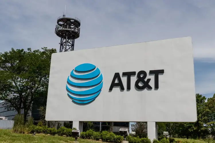 AT&T subscriber additions beat expectations, free cash flow swells to $4.6B