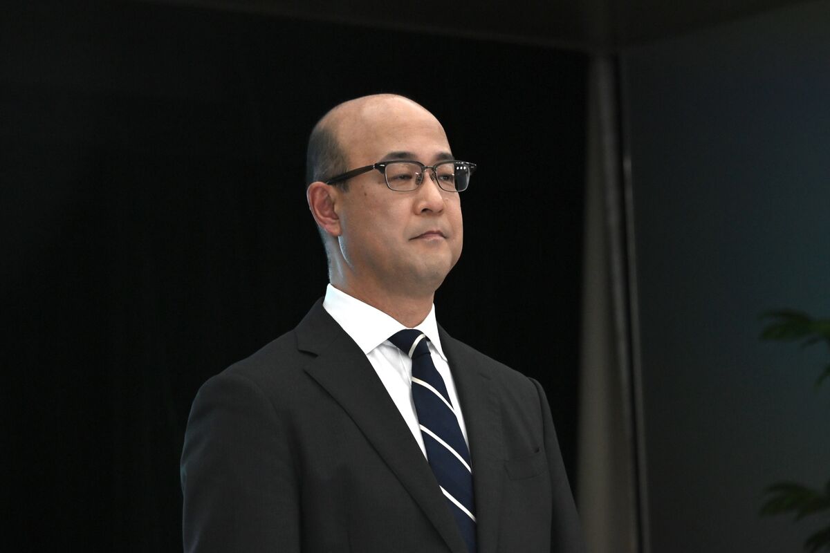 Toyota Patriarch Taps Former Secretary as Carmaker’s Next CEO