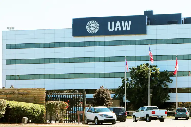 Volkswagen workers vote to unionize in historic win for UAW