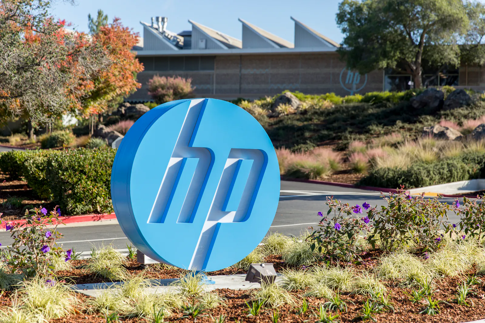 HPE soars after DOJ clears Juniper Networks acquisition