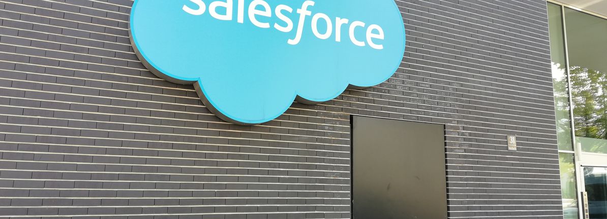 Should You Be Adding Salesforce To Your Watchlist Today? - Simply Wall St