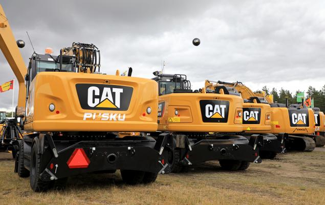 Caterpillar Set to Report Q3 Earnings: Buy, Sell or Hold the Stock?