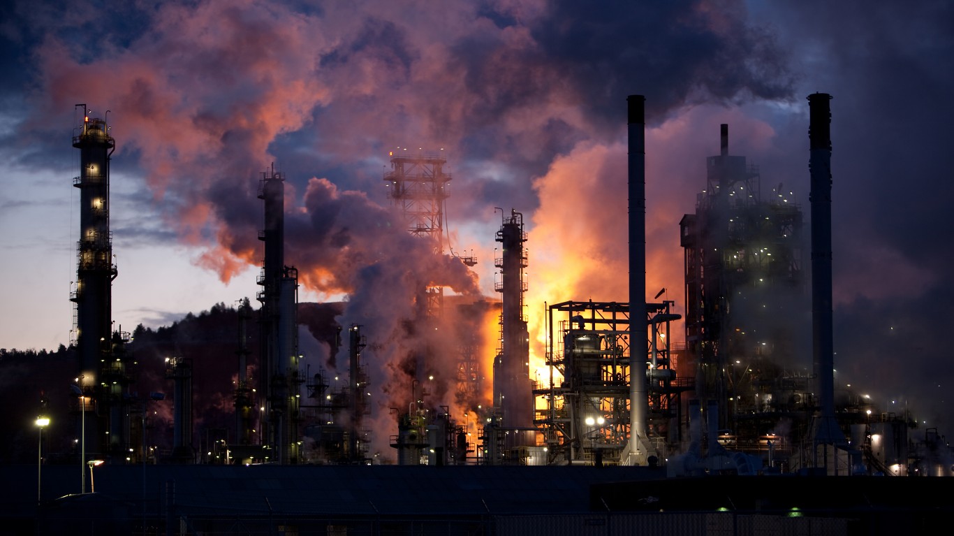 Marathon Petroleum's Nov. 3 Earnings: 3 Red Flags That Could Crash The Refining Giant's Party