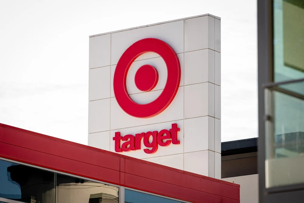 Analyst Lowers Target Q1 Forecast Amid Spending Slump, Rising Consumer Tariffs