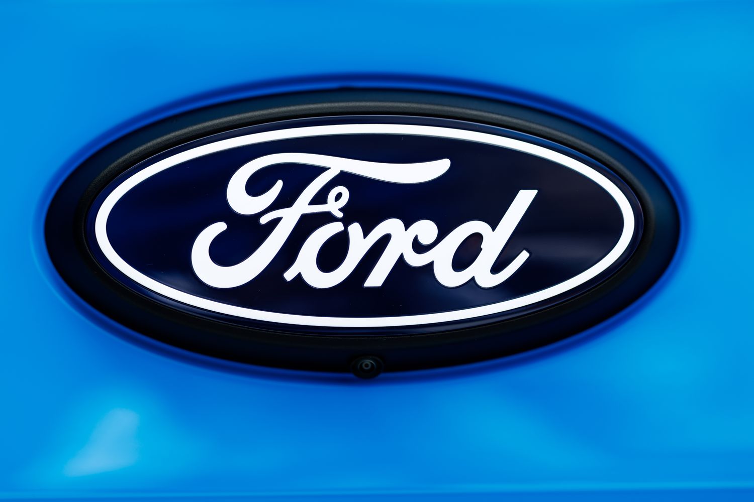 Top Stock Movers Now: Ford, AppLovin, AMD, and More