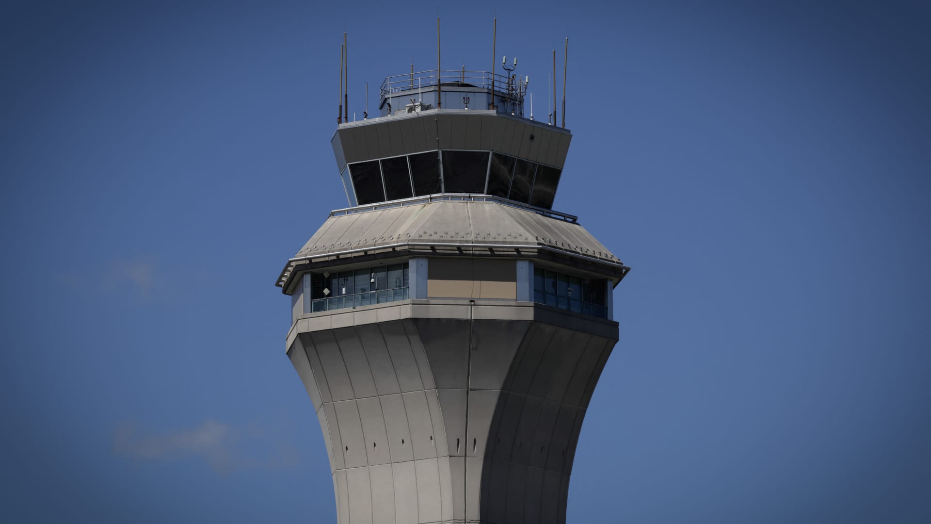American Airlines CFO says some travelers are avoiding Newark airport