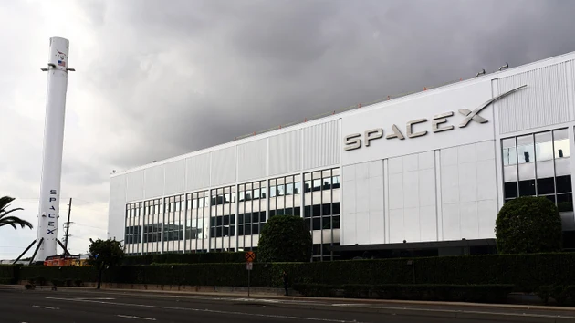 Could Elon Musk reach a $1.6T fortune before 2027?