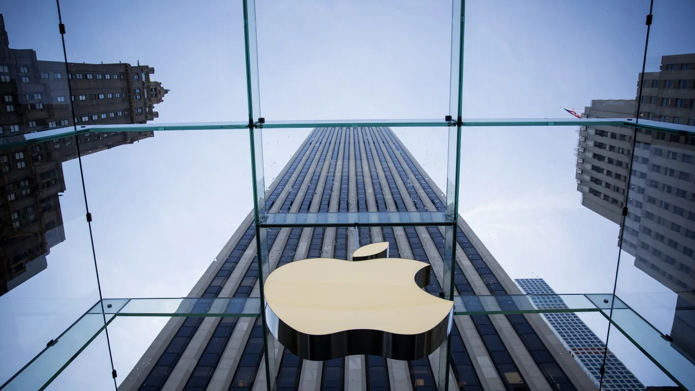 Wall Street Splits on Apple After Q2 Beat: Is the Growth Story Real or Just a Tariff Bounce?