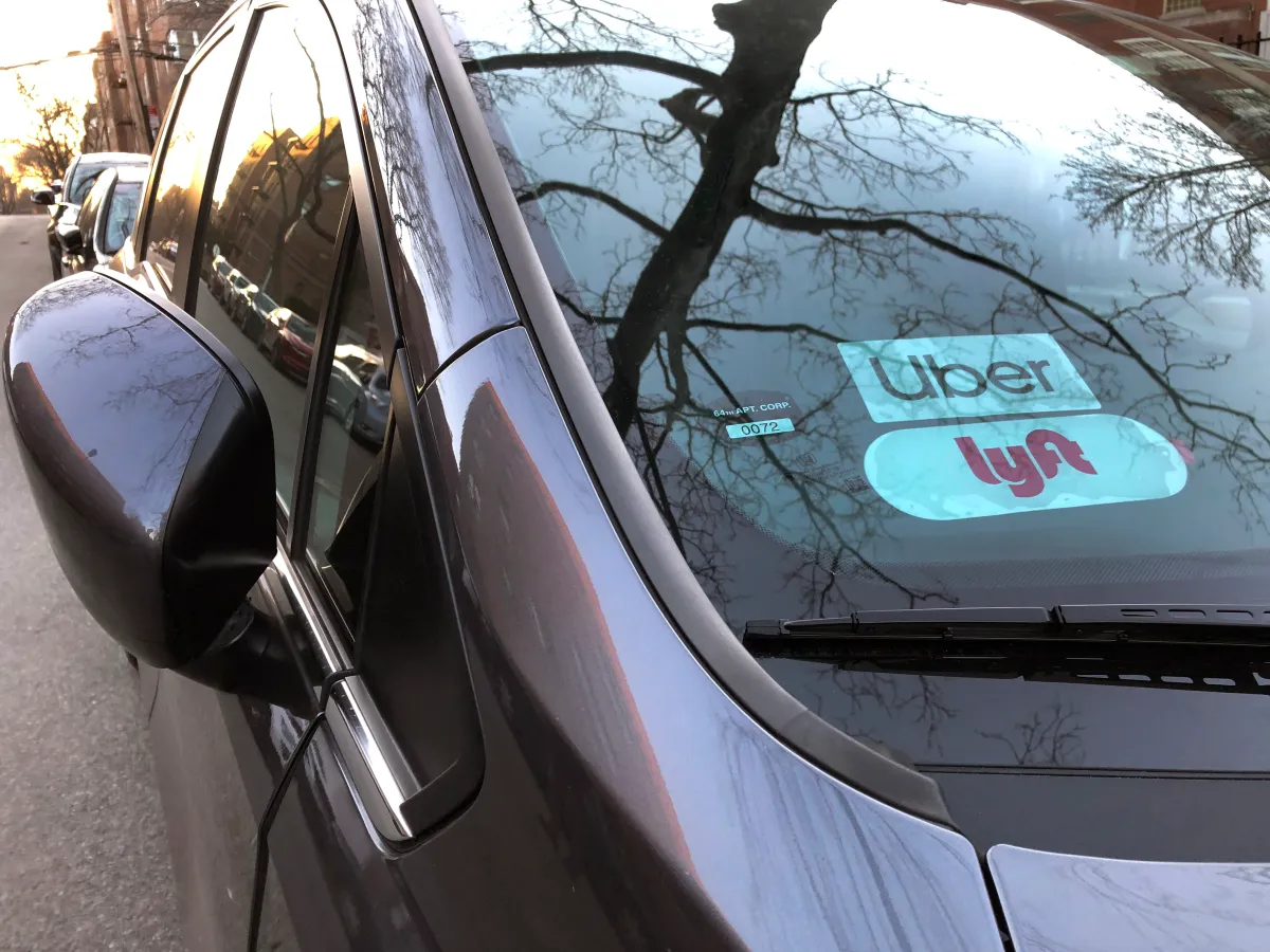 Newsom signs bill giving Uber and Lyft drivers in California the right to unionize