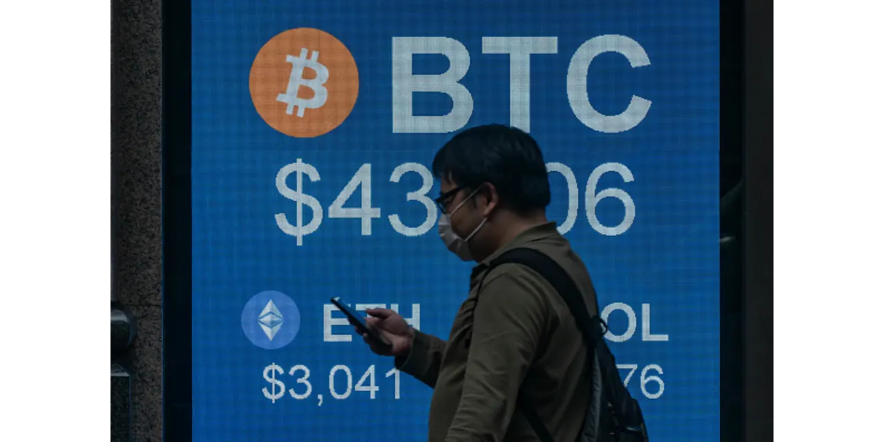 Bitcoin Hits 10-Month Low. XRP, Ether Dive as Trump’s Warsh Fed Pick Tanks Cryptos.