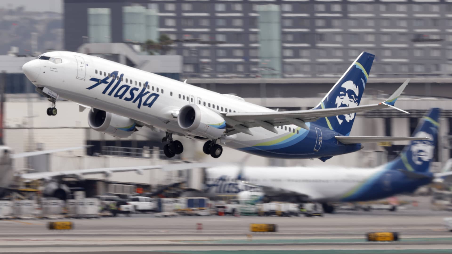 Alaska Airlines buys more than 100 Boeing jets in carrier's biggest order ever