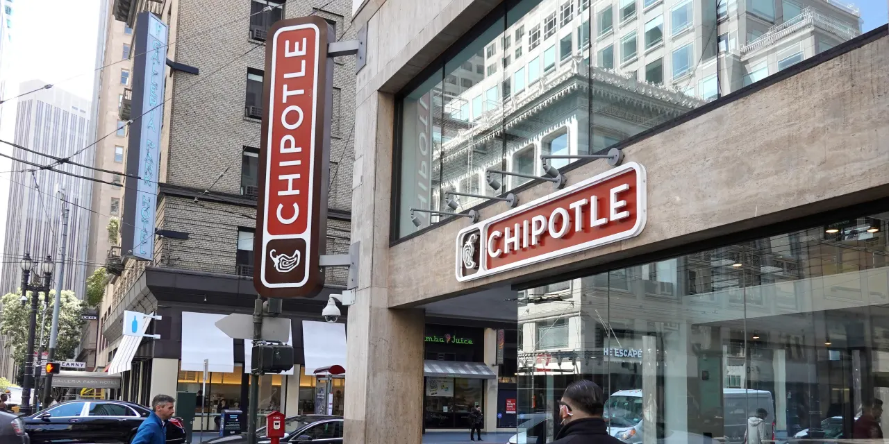 More diners are eating at Chipotle despite higher prices, bucking Wall Street’s concerns about restaurants