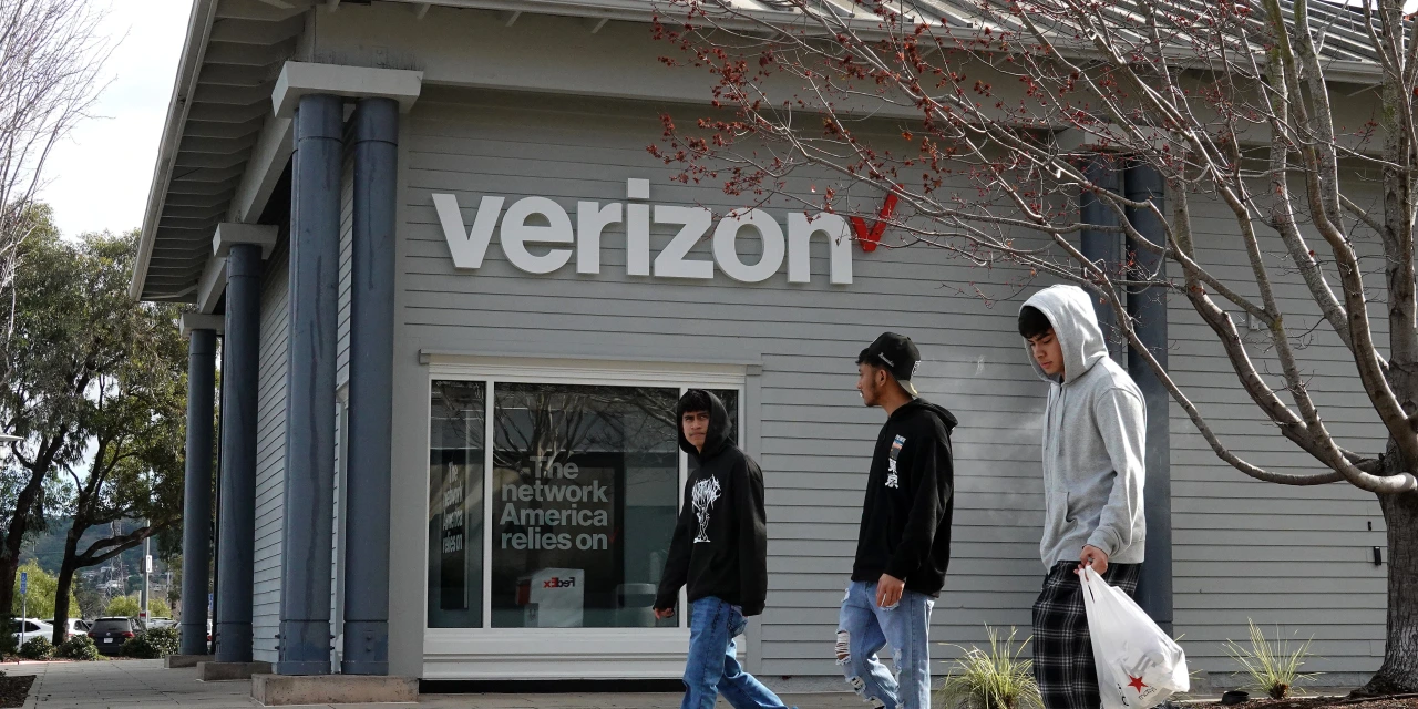 Verizon Revenue Ticks Down, Profit Falls on Joint-Venture Costs