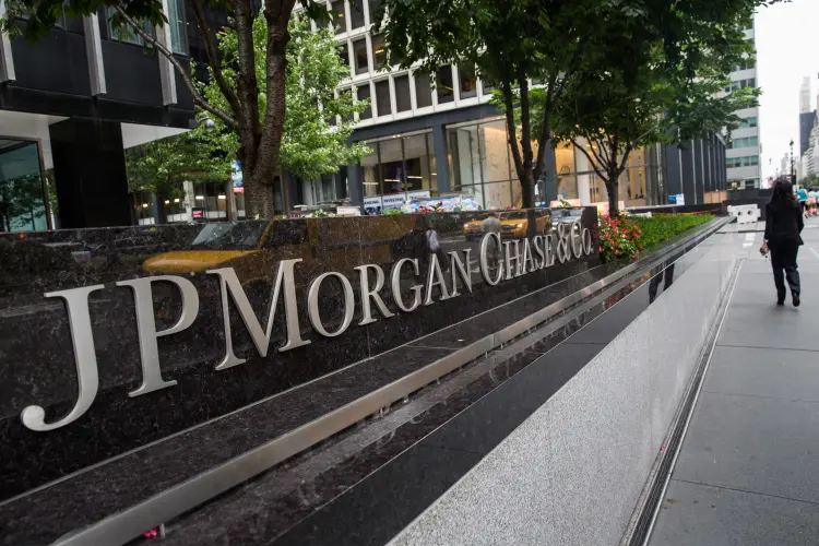 Chase pushes direct deposit sign-ups as Treasury phases out paper checks