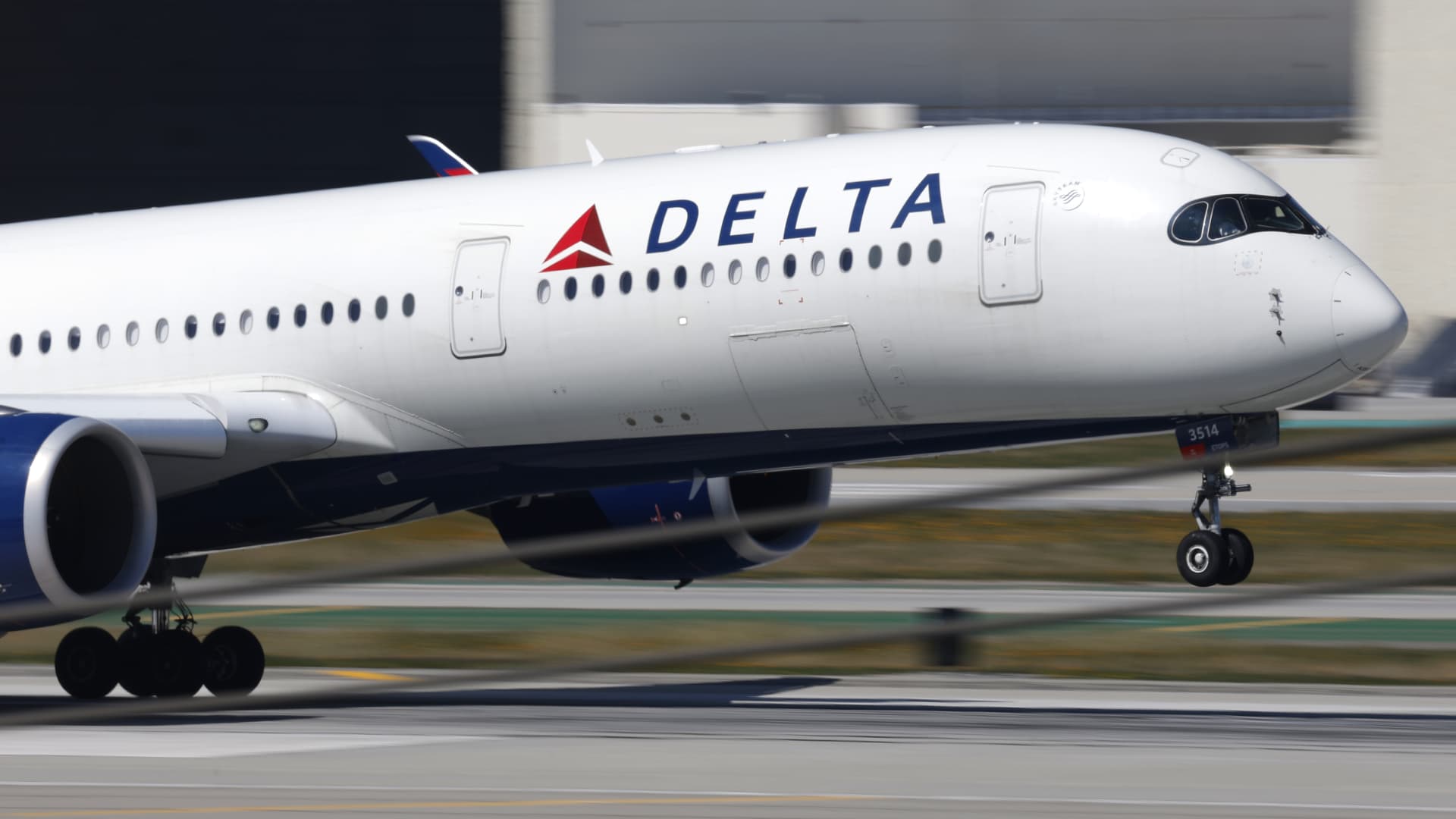 Delta raises checked bag fees $10 amid jet fuel price surge, joining other carriers