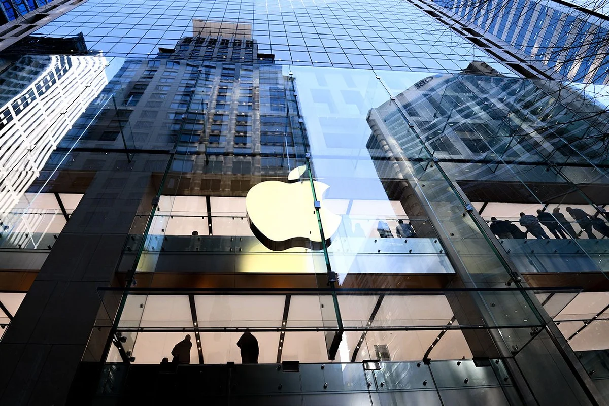 Apple vs. Intel: Which Tech Stock Is a Better Buy in 2026?
