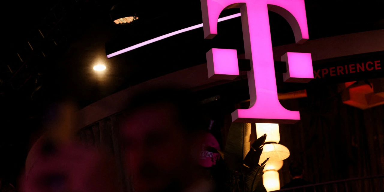 Deutsche Telekom Lifts Buyback by Up to $3.5 Billion, Raises Key Metric Guidance