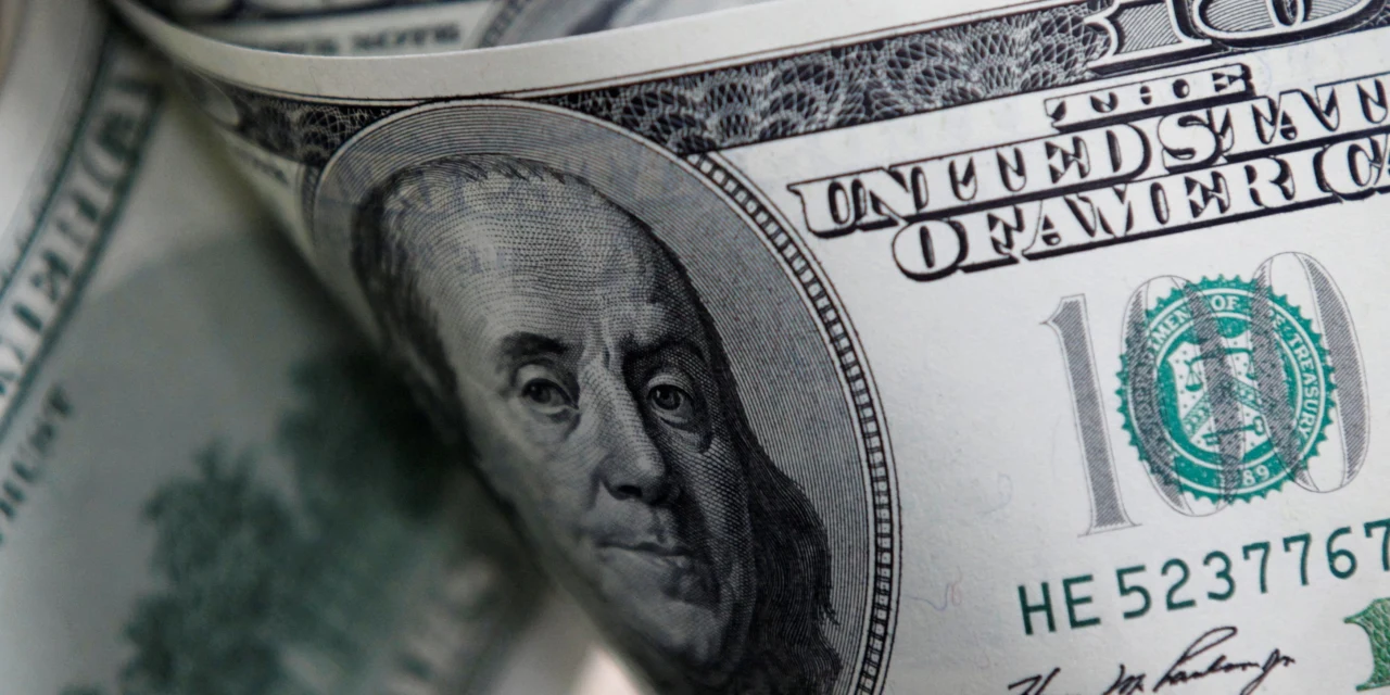 Dollar Falls Sharply on Fading Prospect of Federal Reserve Raising Rates