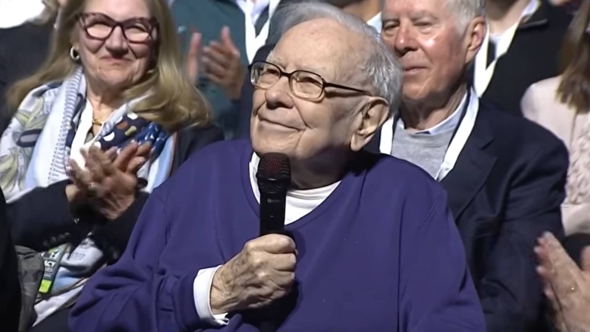 Buffett takes next step in plan to keep Berkshire from straying