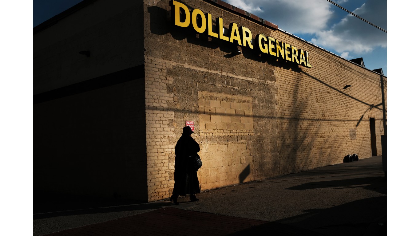Dollar General Is Down 7% — Here's Why Wall Street Is Divided on DG Stock