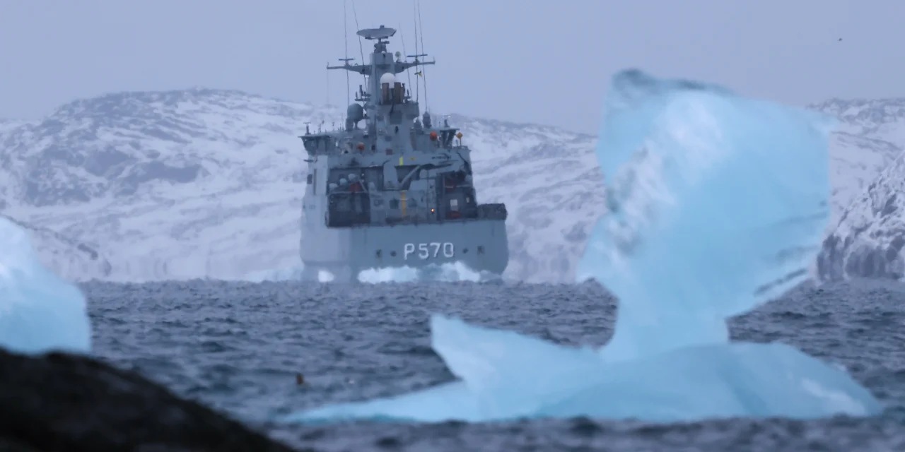 Global Equities Fall as Investors Look to Havens After Trump Tariff Threats