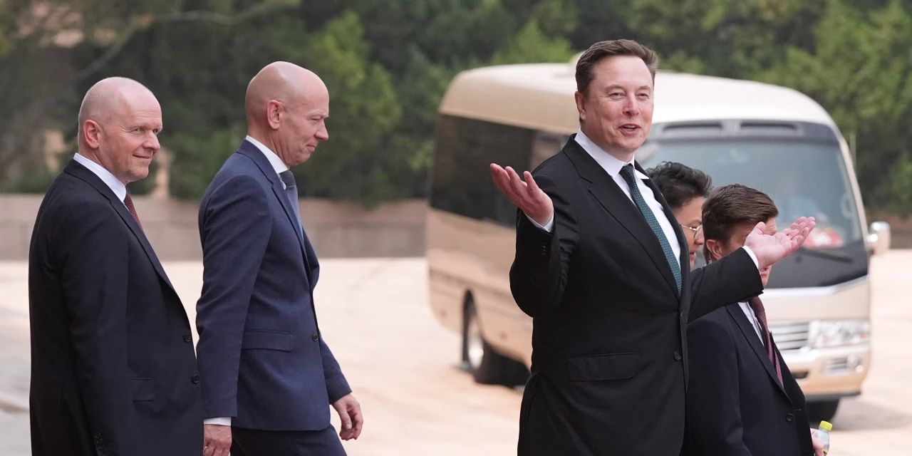 Business Leaders Accompanying Trump Upbeat About Summit