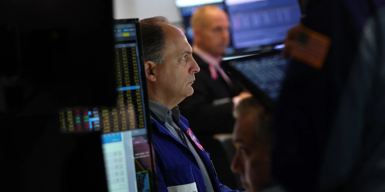 Global Markets Mixed, Gold Rally Pauses on Easing Middle Eastern Tensions