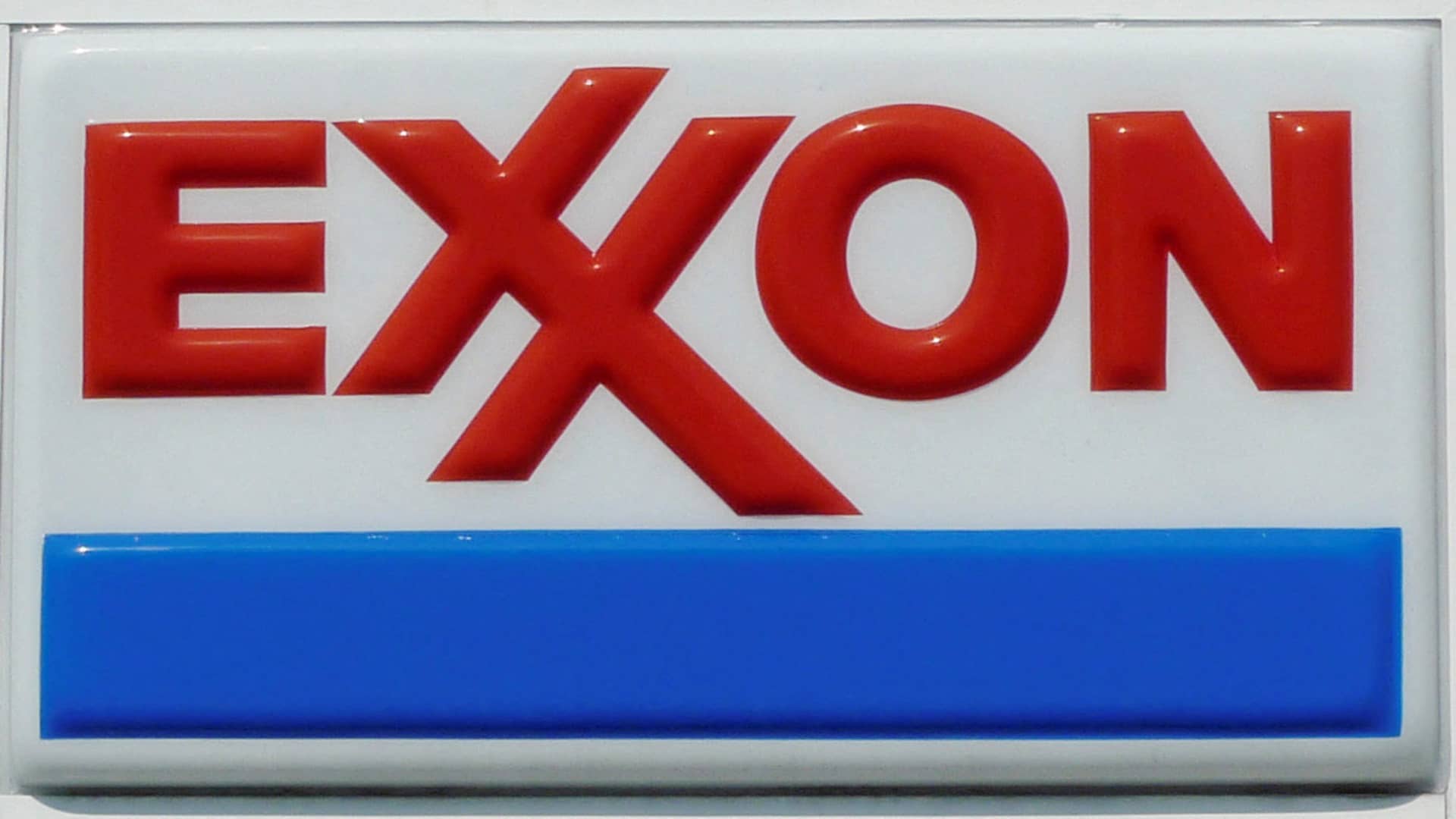 Exxon earnings beat estimates as production growth softens impact of lower oil prices