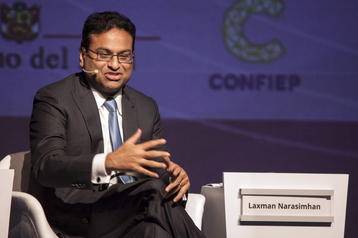 Starbucks CEO Laxman Narasimhan Confronts Sales Slump, Stock Drop - Bloomberg