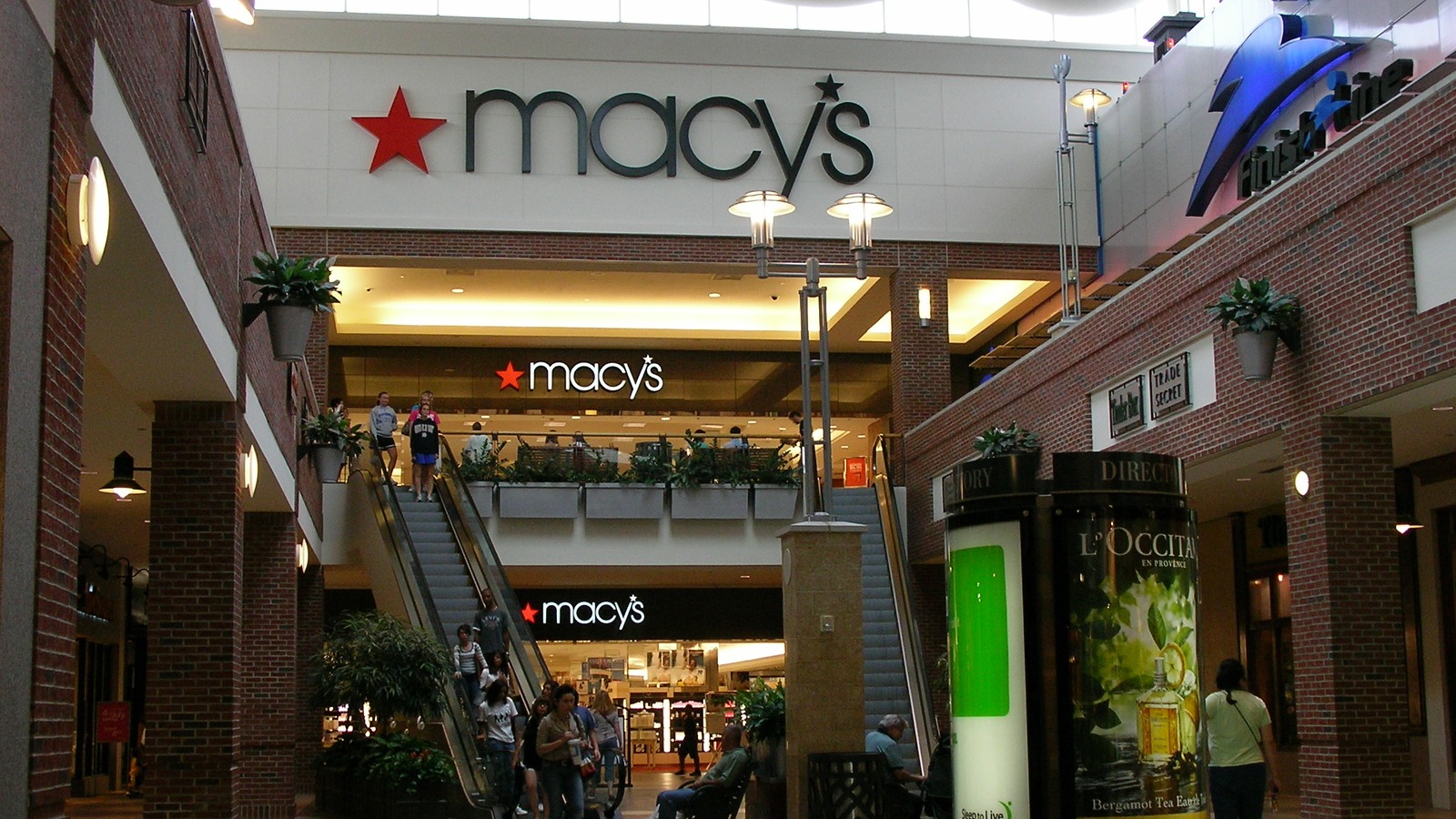 Macy's Stock Looks Below Fair Value After Outlook Upgrade
