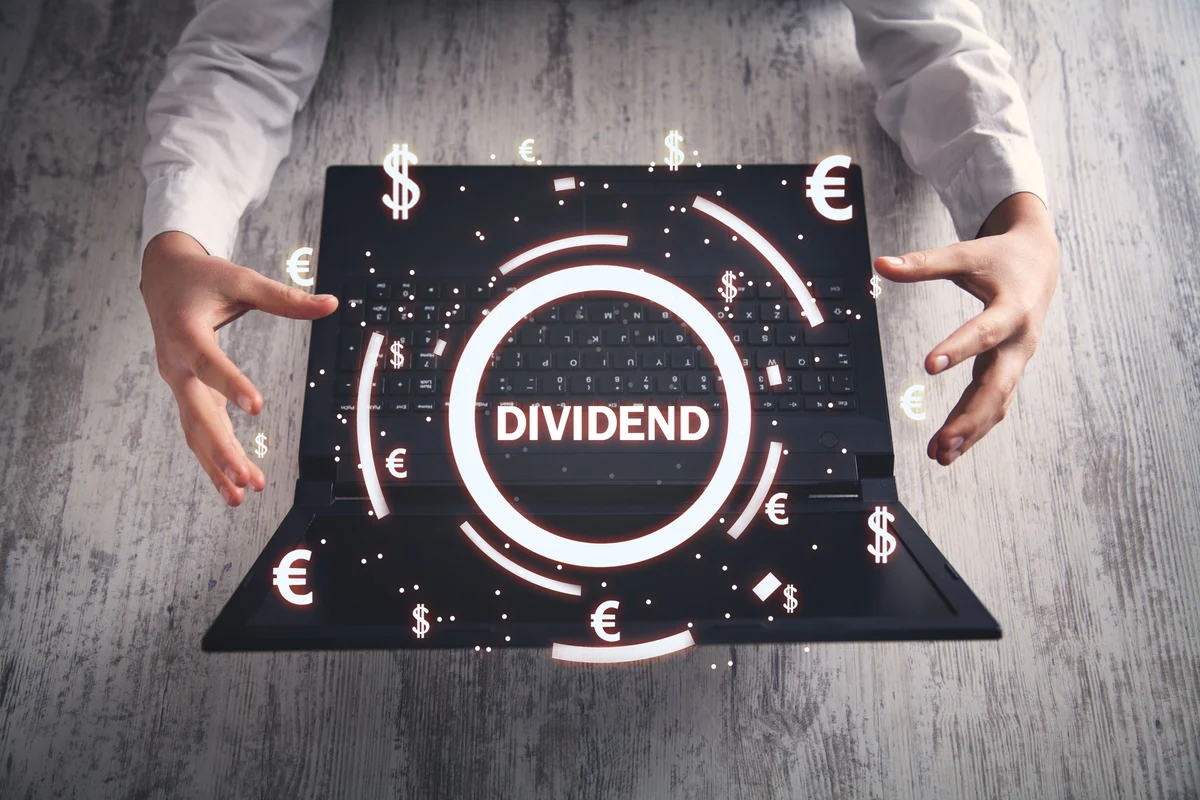 Schwab's Dividend ETF Just Closed at a Record Without Owning a Single "Magnificent Seven" Stock