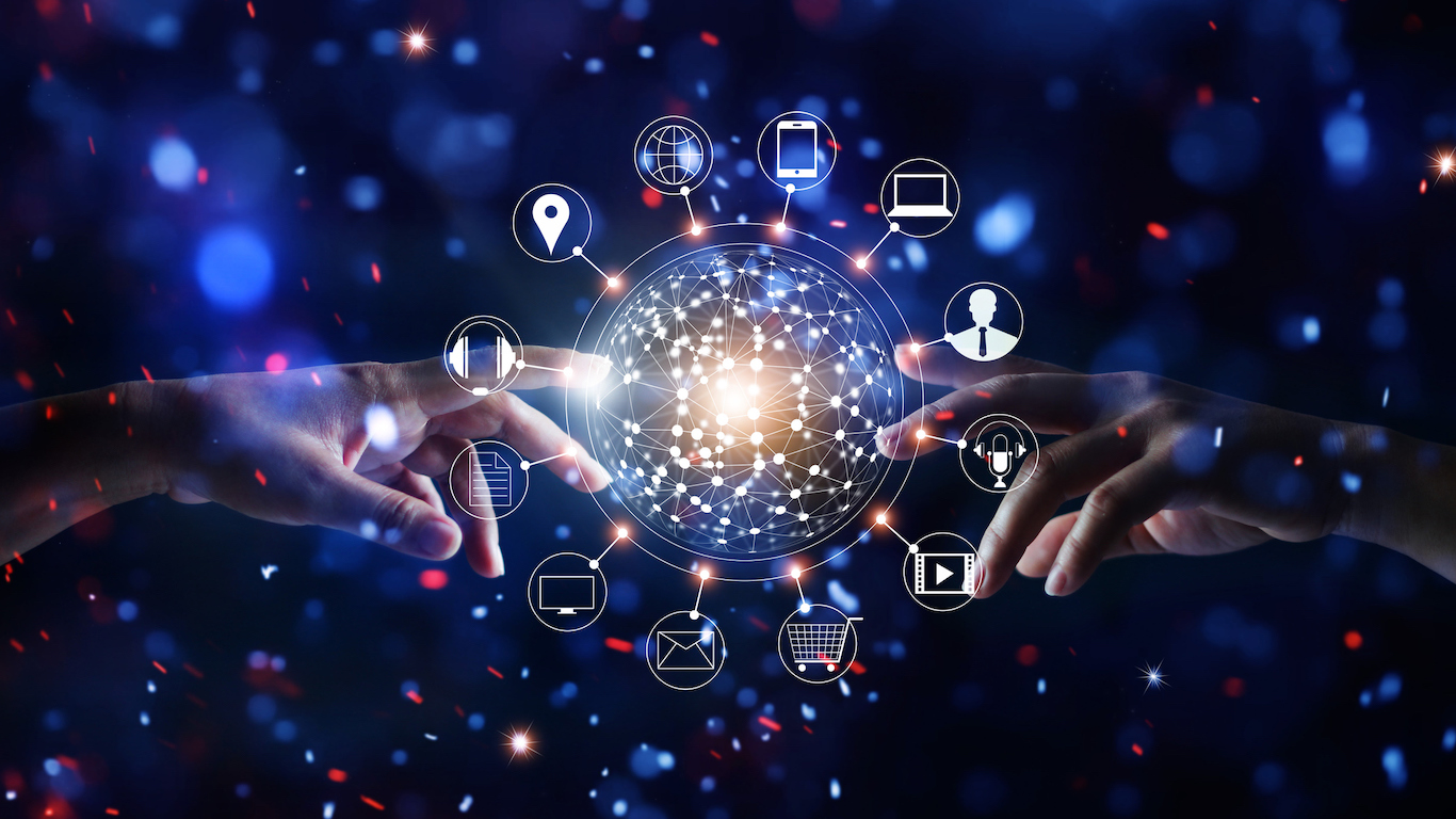 Networking Stocks Rally as Tech Rebound Lifts AI Gear Makers: Ciena and Arista Climb 4%, but Cisco Barely Moves