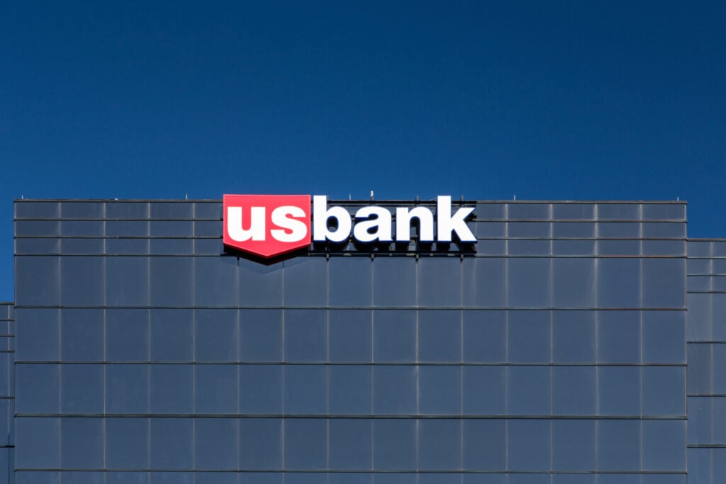 U.S. Bancorp Reports Record Revenue, Raises Outlook