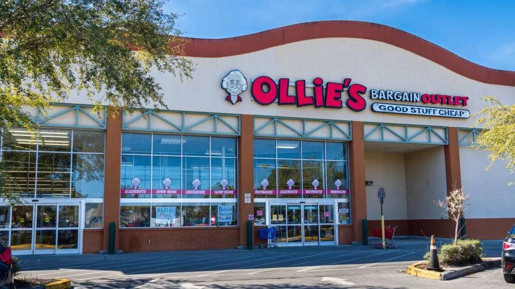 Top Wall Street Forecasters Revamp Ollie's Bargain Outlet Expectations Ahead Of Q4 Earnings