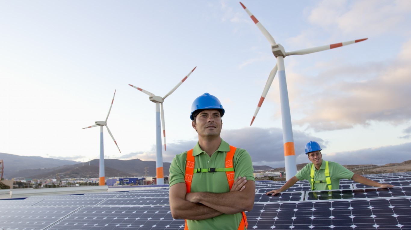 NextEra Energy Lost 15% in 6 Months: A Respected Analyst Predicts 40% Returns in 12 Months
