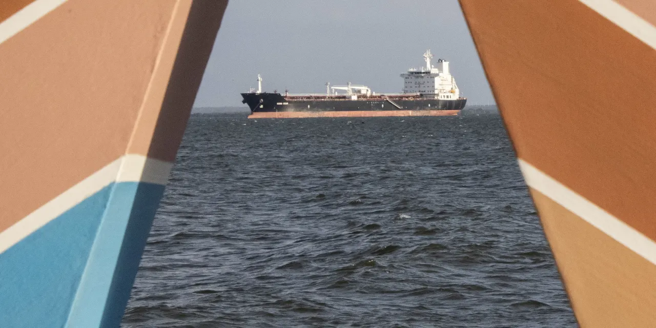 More Venezuelan Oil May be Coming To America. What It Means for Chevron, Refiners.