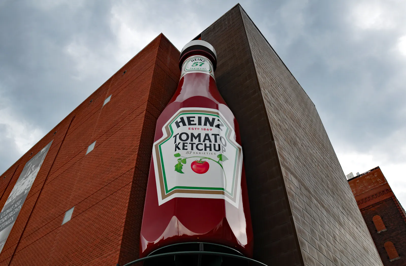 Kraft Heinz is bringing back the glass ketchup bottle as it leans on sauces for growth