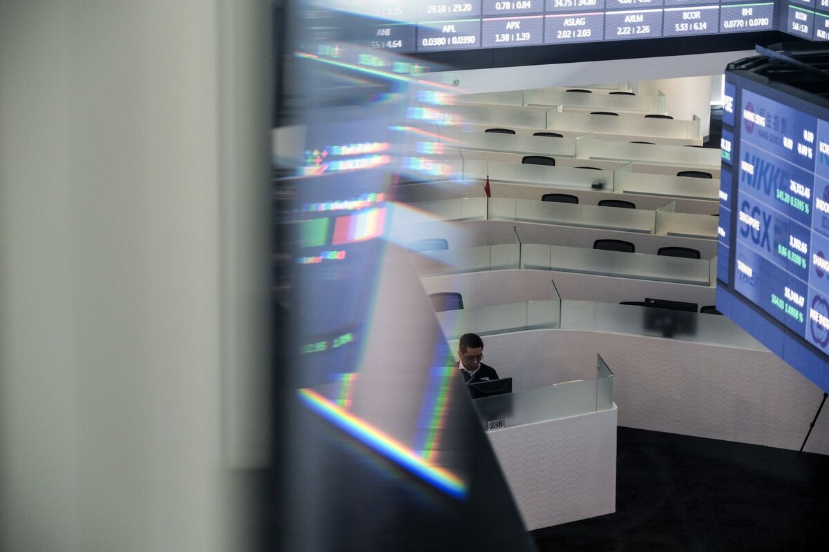 Emerging-Market Stocks Slip as Traders Weigh AI Rally Prospects