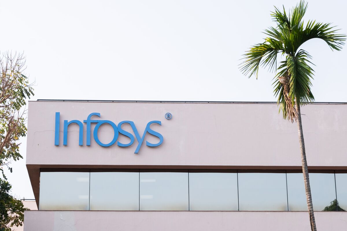 Infosys Narrows Revenue Outlook as Clients Resume IT Spending
