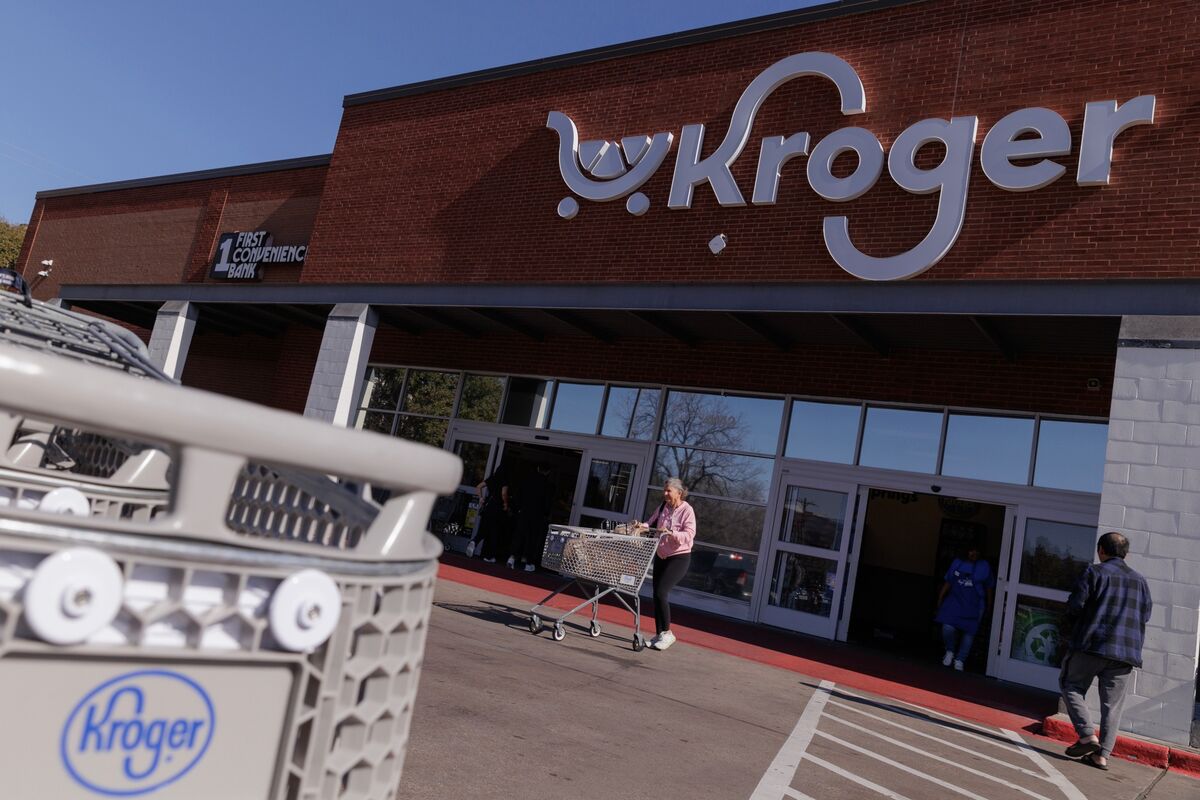 Kroger, Albertsons Agree to Divest More Stores in Merger Effort - Bloomberg