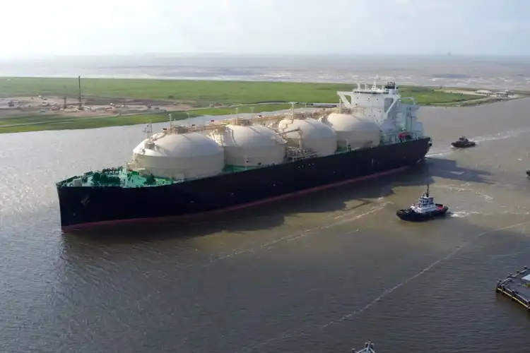New Fortress Energy plummets to record low as mounting losses spark bankruptcy fears